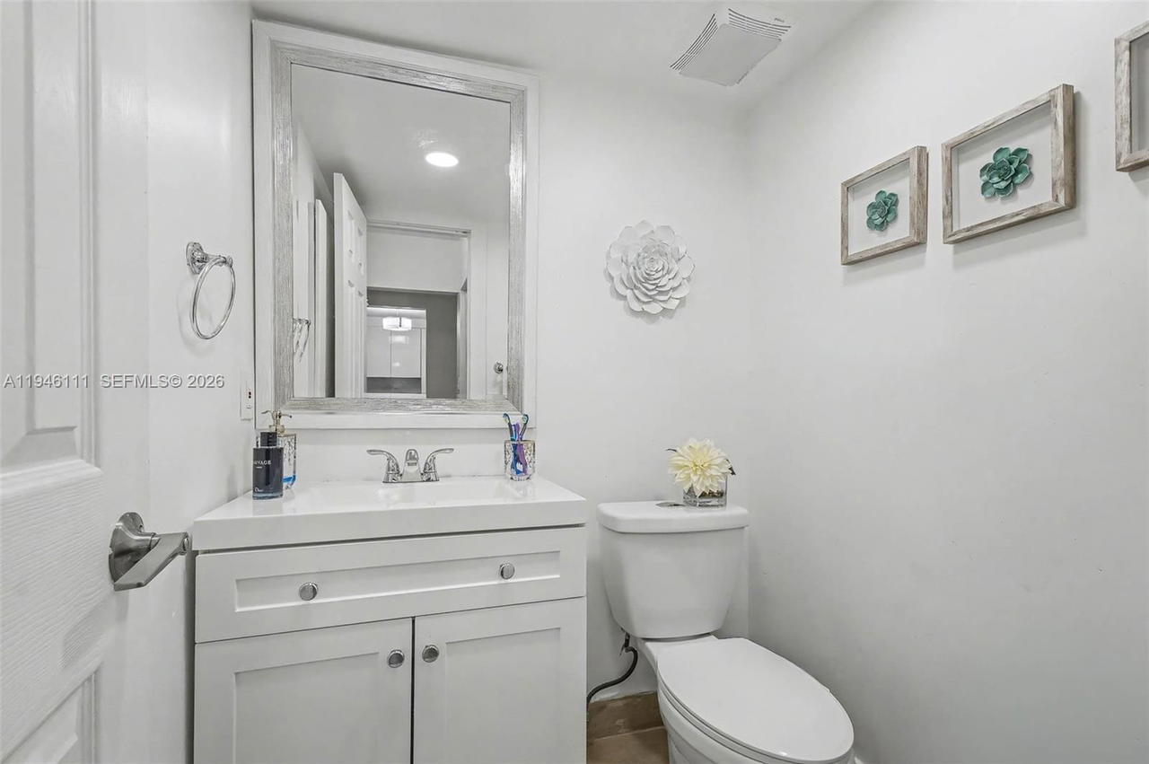 Real estate property located at 6831 14th Ct #403, Miami-dade, Kings Crest Condo, Hialeah, FL