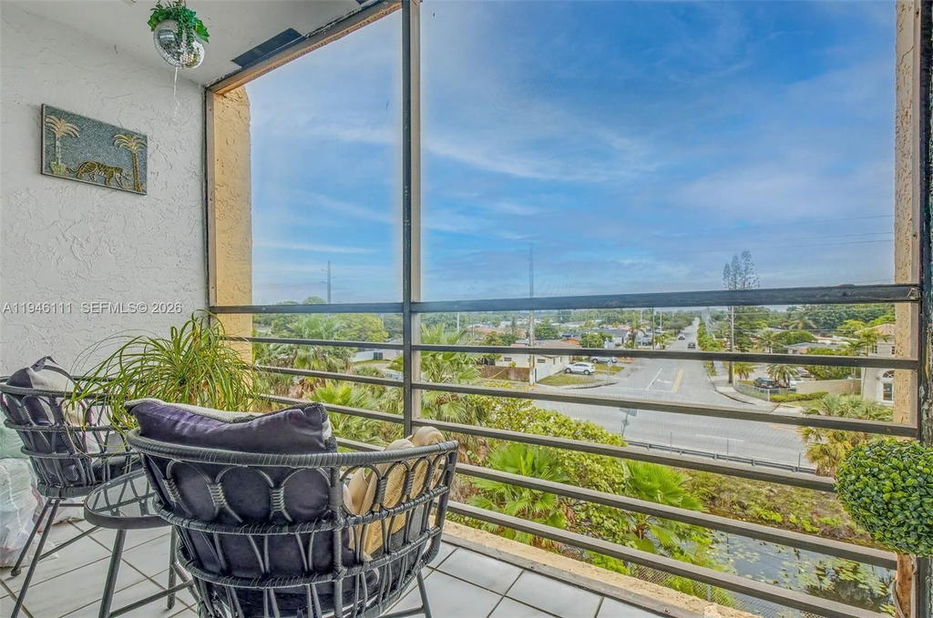 Real estate property located at 6831 14th Ct #403, Miami-dade, Kings Crest Condo, Hialeah, FL