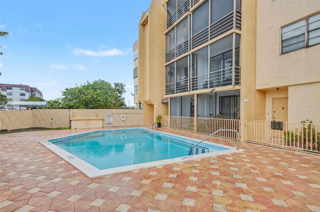 Real estate property located at 6831 14th Ct #403, Miami-dade, Kings Crest Condo, Hialeah, FL