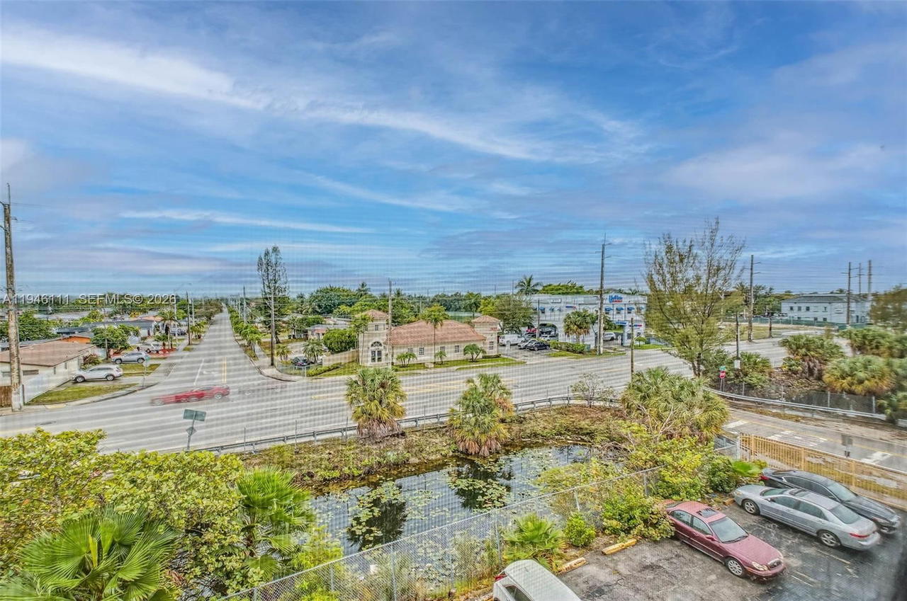 Real estate property located at 6831 14th Ct #403, Miami-dade, Kings Crest Condo, Hialeah, FL