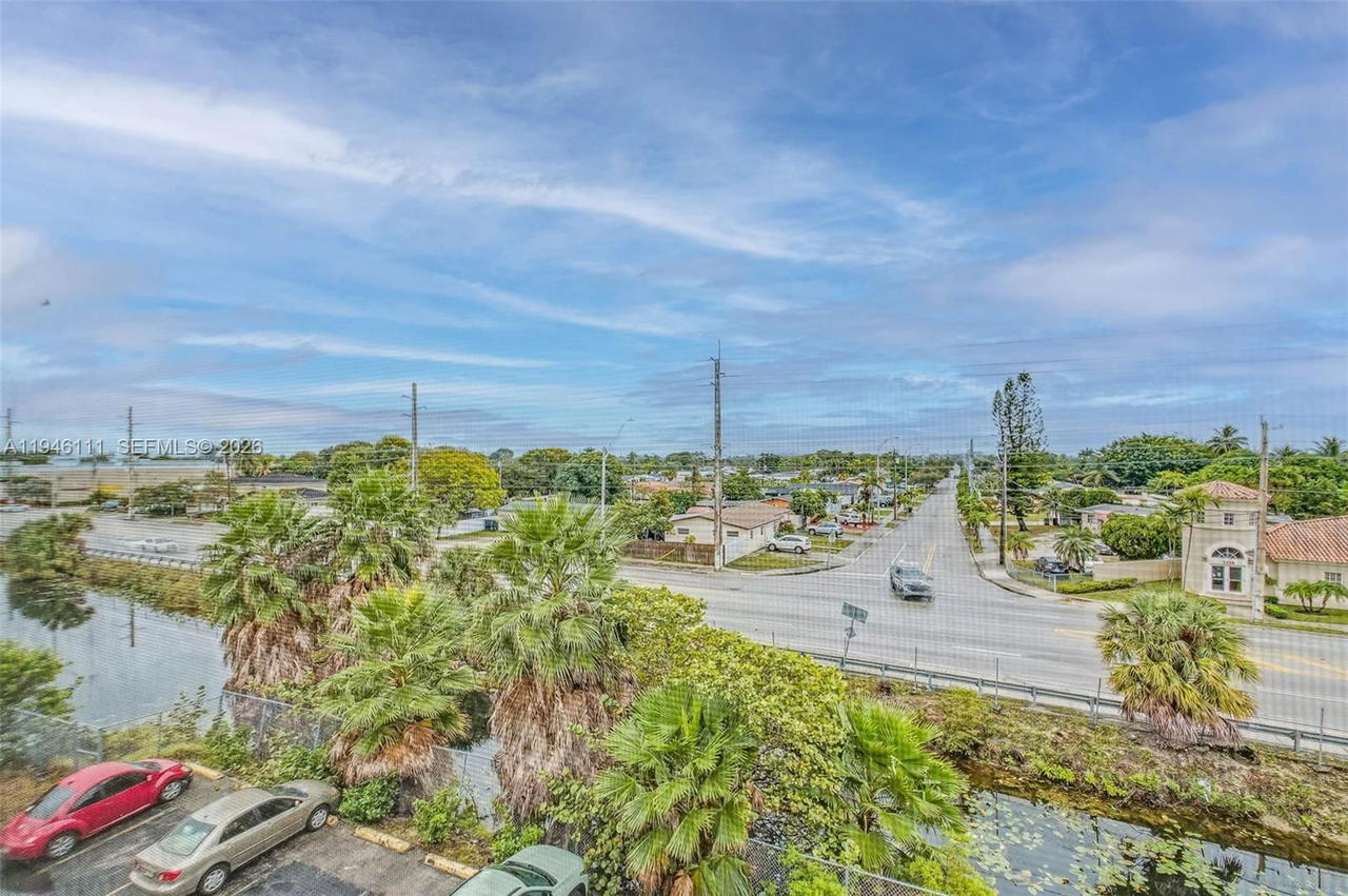 Real estate property located at 6831 14th Ct #403, Miami-dade, Kings Crest Condo, Hialeah, FL