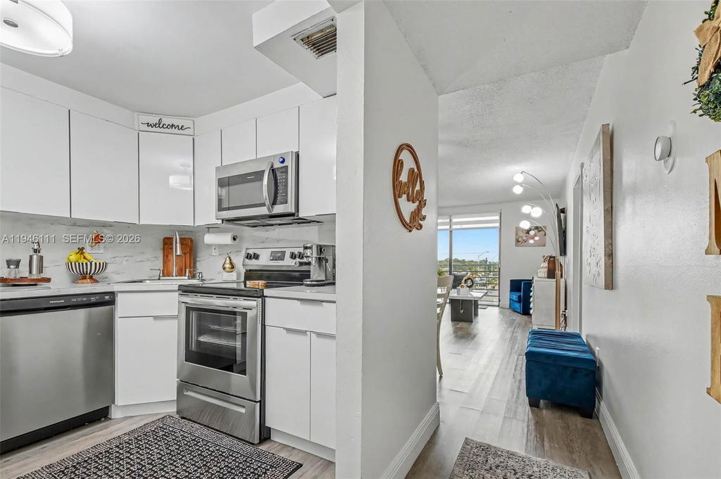 Real estate property located at 6831 14th Ct #403, Miami-dade, Kings Crest Condo, Hialeah, FL
