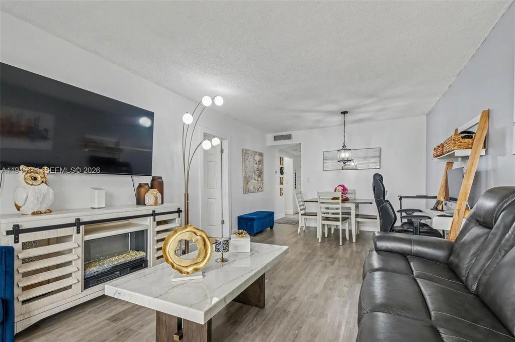 Real estate property located at 6831 14th Ct #403, Miami-dade, Kings Crest Condo, Hialeah, FL