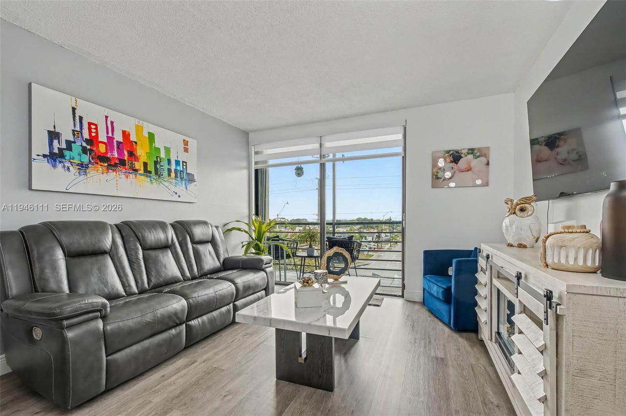 Real estate property located at 6831 14th Ct #403, Miami-dade, Kings Crest Condo, Hialeah, FL