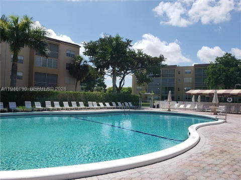 Real estate property located at 2821 Somerset Dr #400, Broward, Somerset No 1 Condo, Lauderdale Lakes, FL