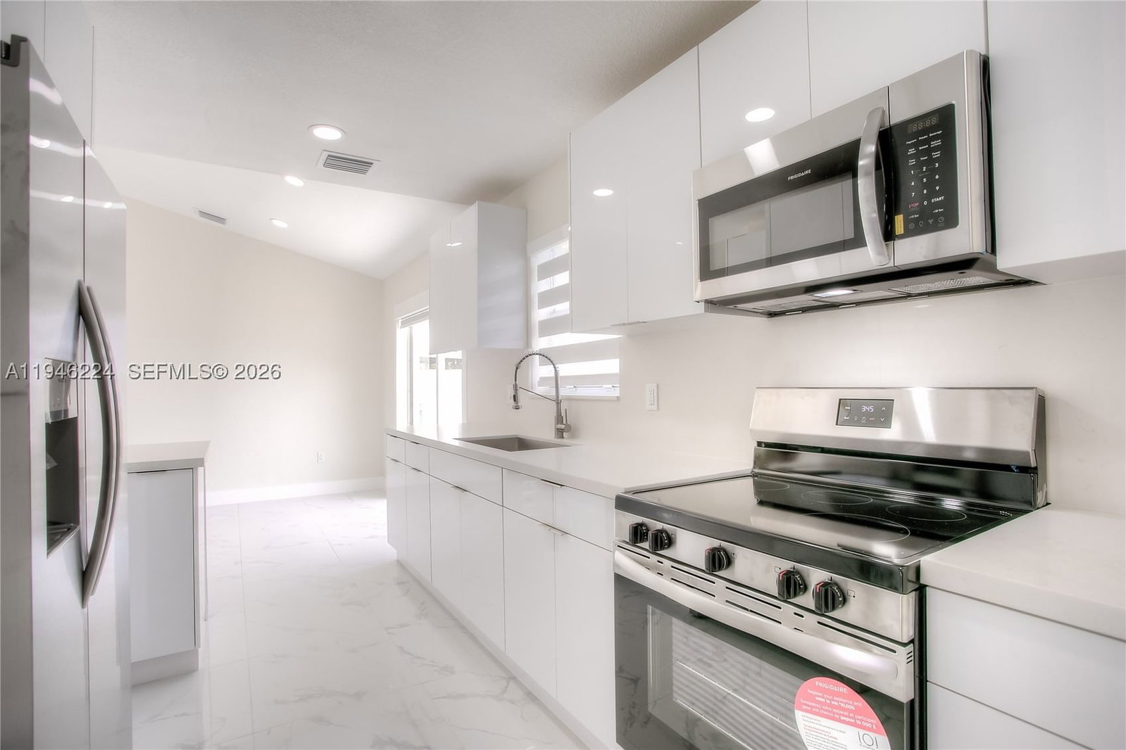Real estate property located at 3060 203rd Ter, Miami-dade, Leslie Lake North, Miami Gardens, FL