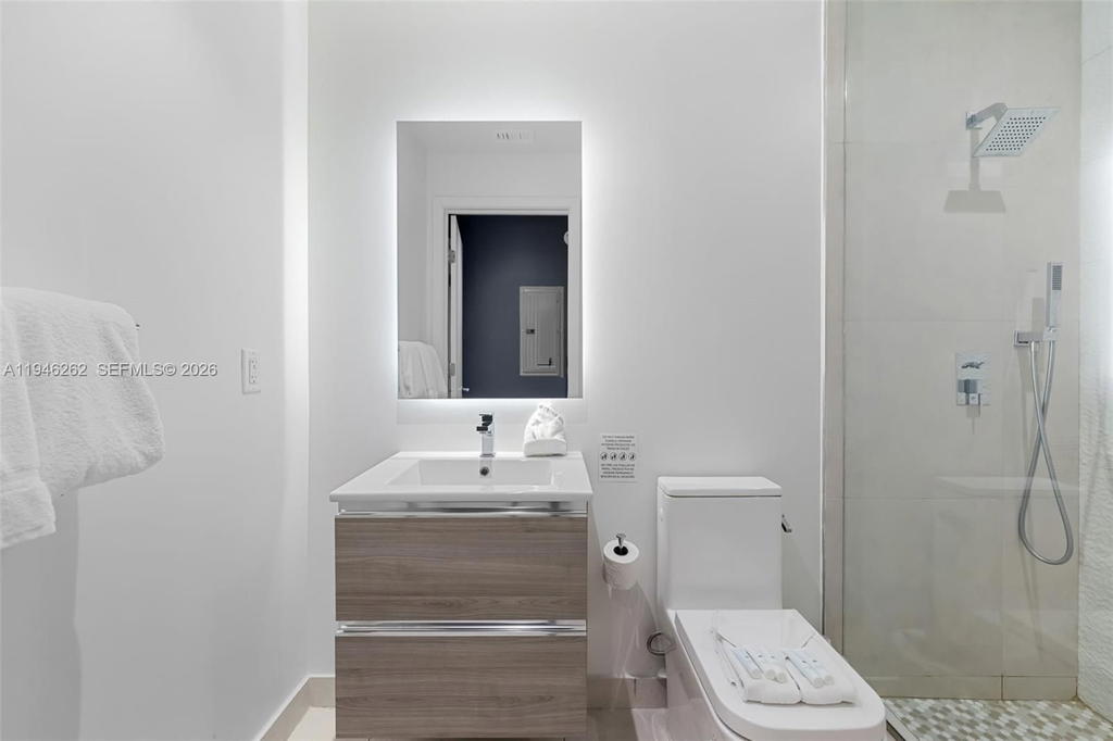 Real estate property located at 239 9th St #2303, Miami-dade, Smart Brickell, Miami, FL