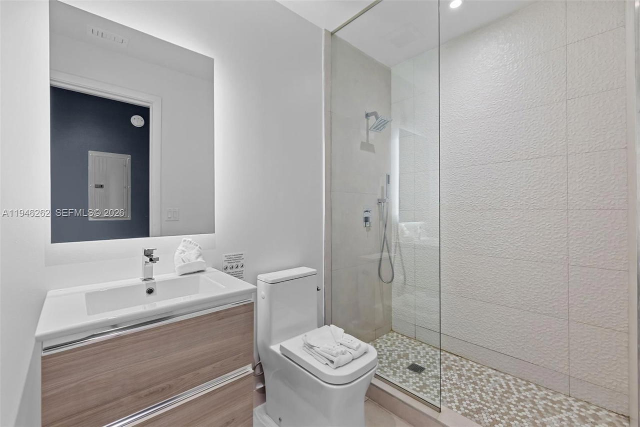 Real estate property located at 239 9th St #2303, Miami-dade, Smart Brickell, Miami, FL