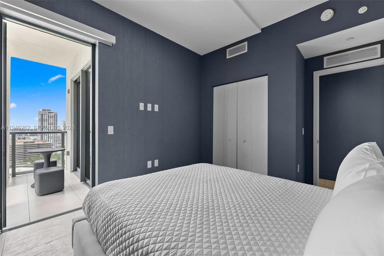 Real estate property located at 239 9th St #2303, Miami-dade, Smart Brickell, Miami, FL
