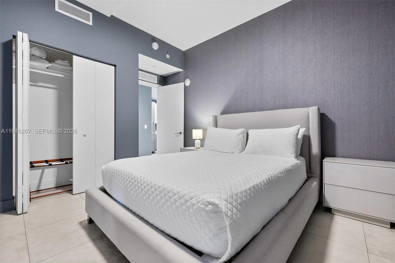 Real estate property located at 239 9th St #2303, Miami-dade, Smart Brickell, Miami, FL
