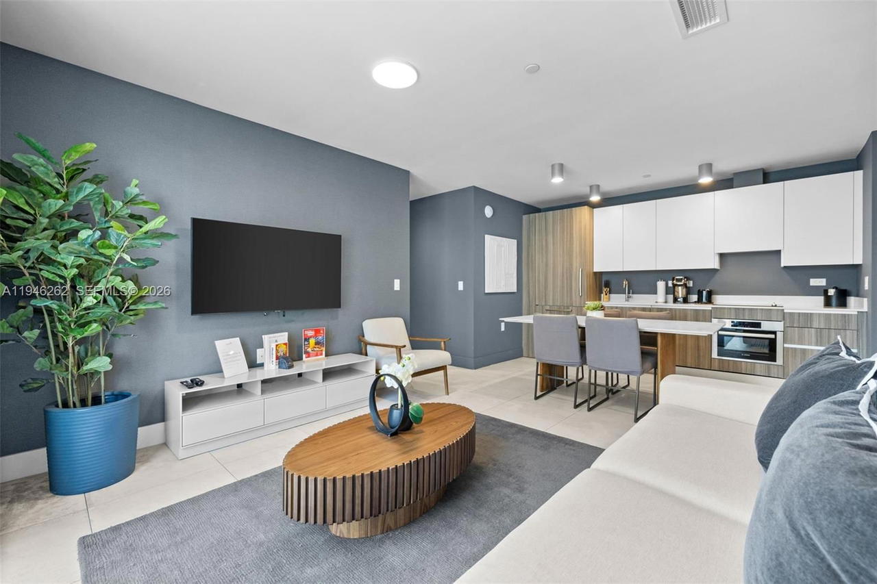 Real estate property located at 239 9th St #2303, Miami-dade, Smart Brickell, Miami, FL