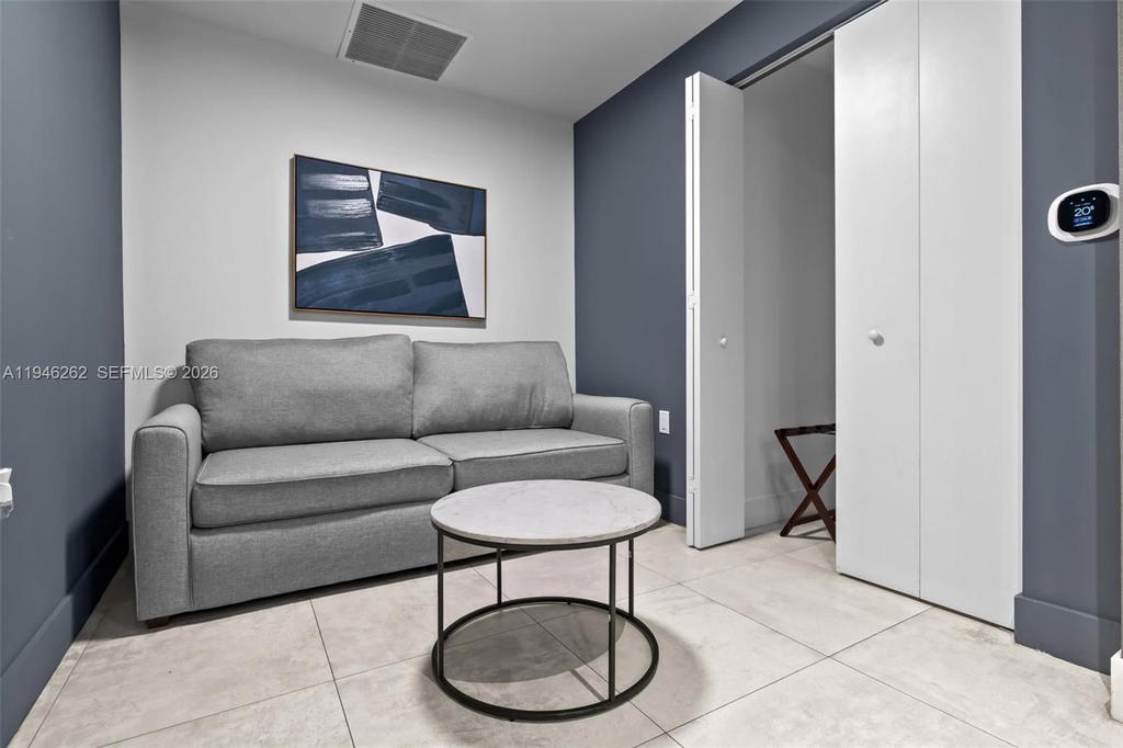 Real estate property located at 239 9th St #2303, Miami-dade, Smart Brickell, Miami, FL