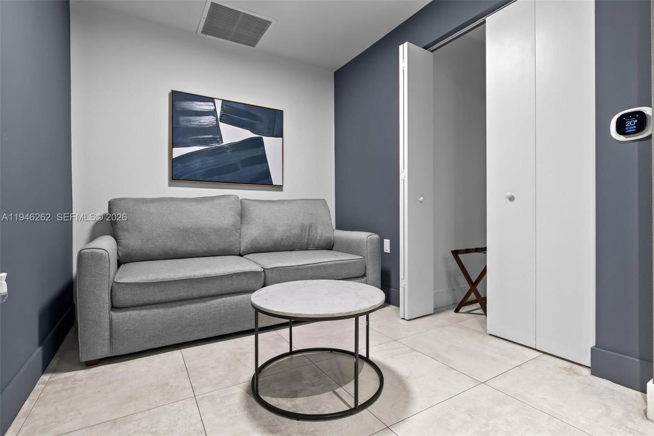 Real estate property located at 239 9th St #2303, Miami-dade, Smart Brickell, Miami, FL