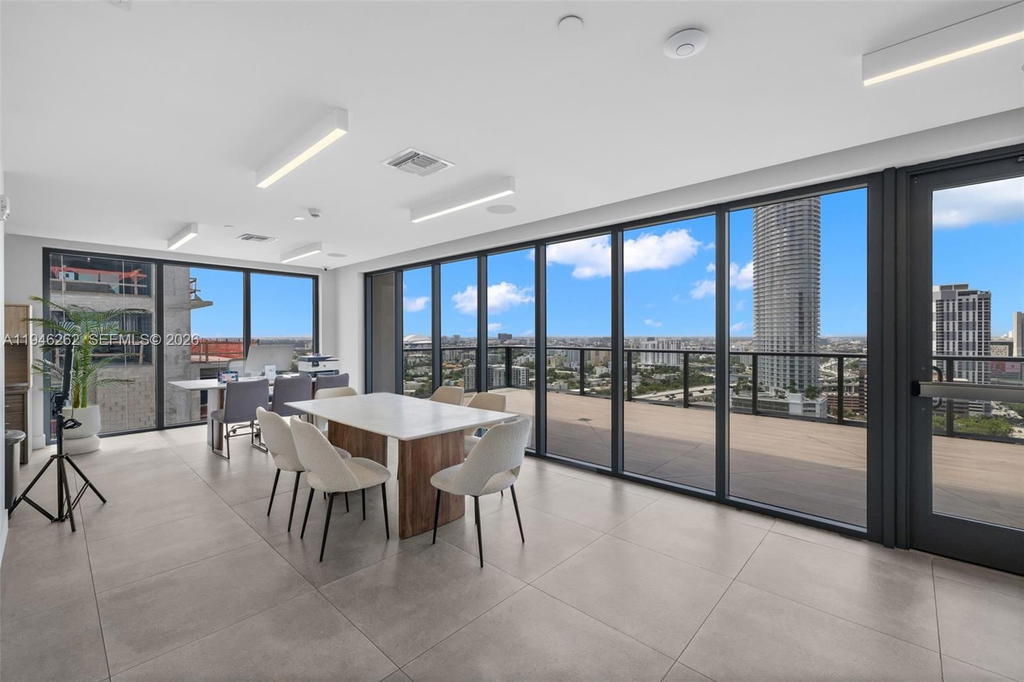 Real estate property located at 239 9th St #2303, Miami-dade, Smart Brickell, Miami, FL