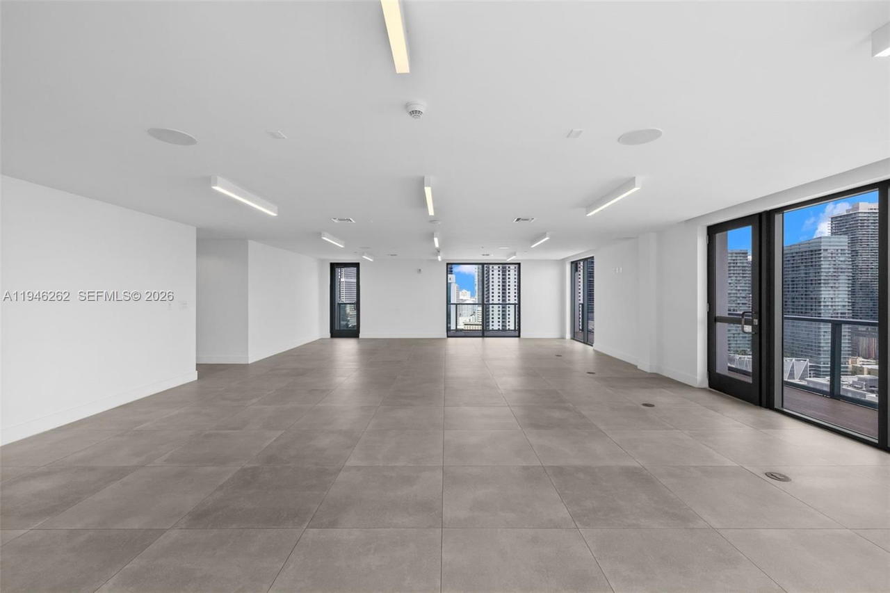 Real estate property located at 239 9th St #2303, Miami-dade, Smart Brickell, Miami, FL