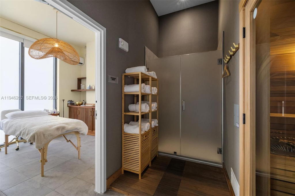 Real estate property located at 239 9th St #2303, Miami-dade, Smart Brickell, Miami, FL