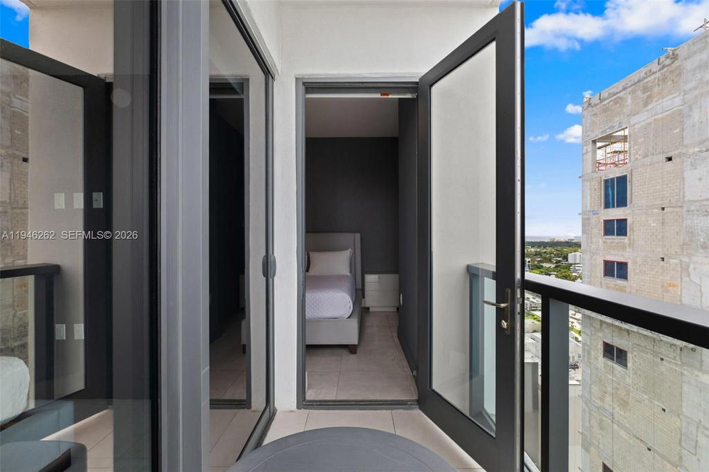 Real estate property located at 239 9th St #2303, Miami-dade, Smart Brickell, Miami, FL