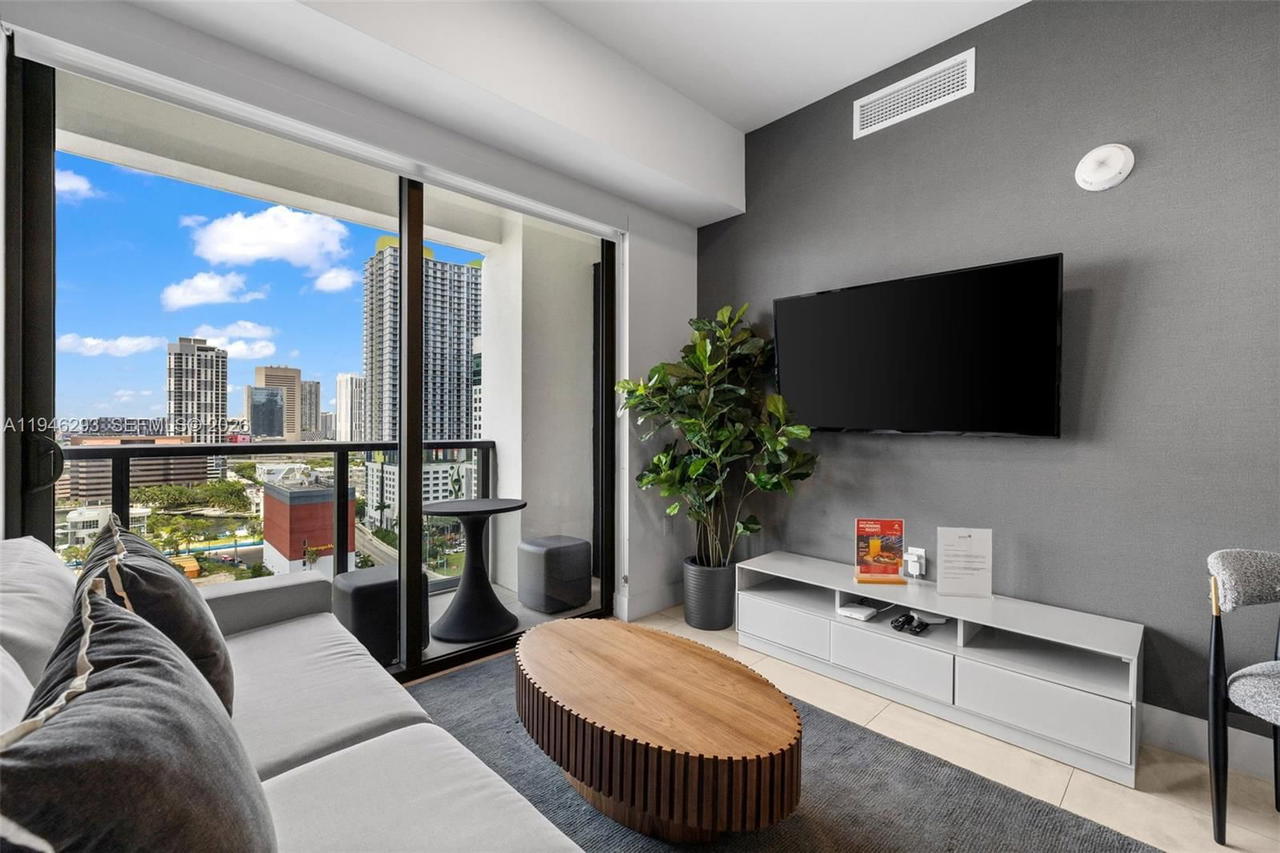 Real estate property located at 239 9th St #1604, Miami-dade, Smart Brickell, Miami, FL