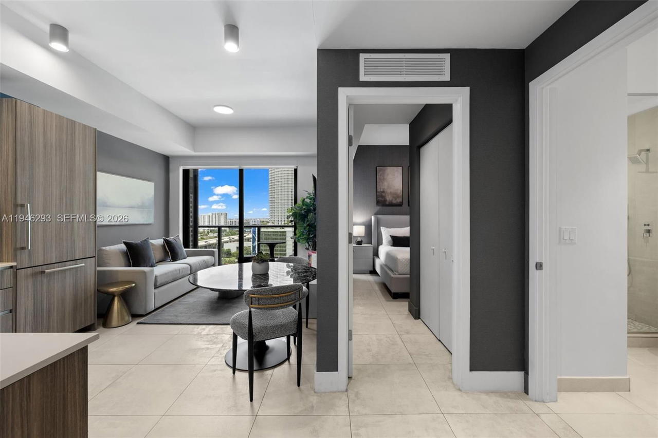 Real estate property located at 239 9th St #1604, Miami-dade, Smart Brickell, Miami, FL
