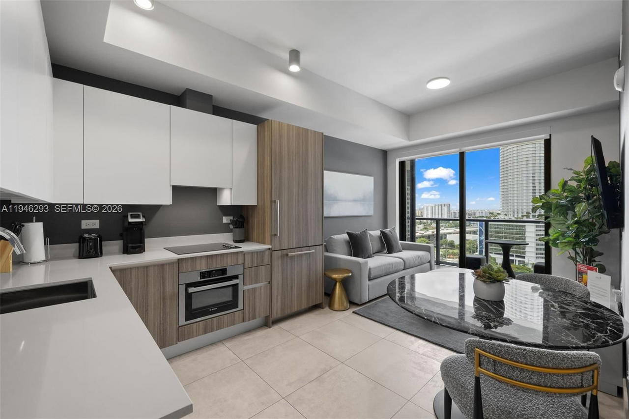 Real estate property located at 239 9th St #1604, Miami-dade, Smart Brickell, Miami, FL