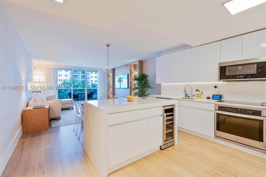 Real estate property located at 2301 Collins Ave #719, Miami-dade, Roney Palace Condo, Miami Beach, FL
