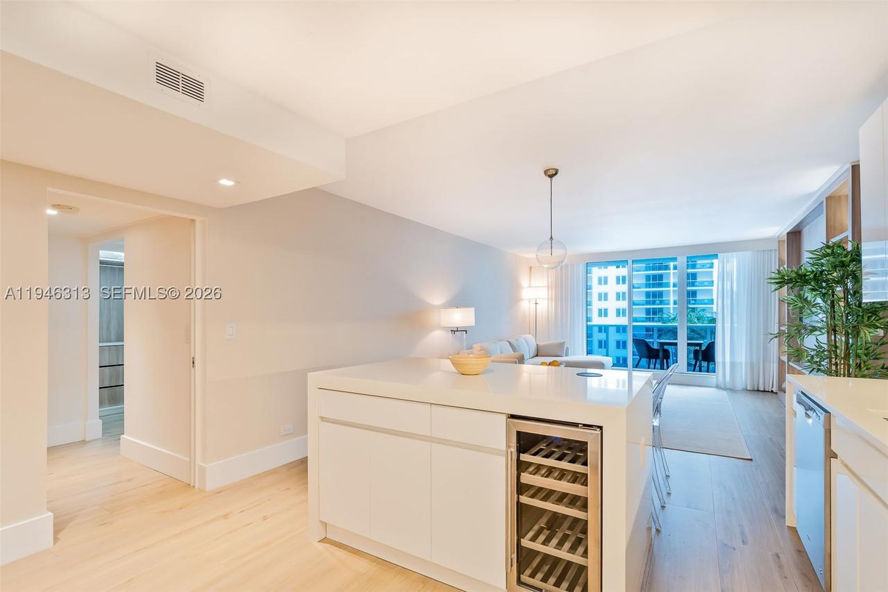 Real estate property located at 2301 Collins Ave #719, Miami-dade, Roney Palace Condo, Miami Beach, FL