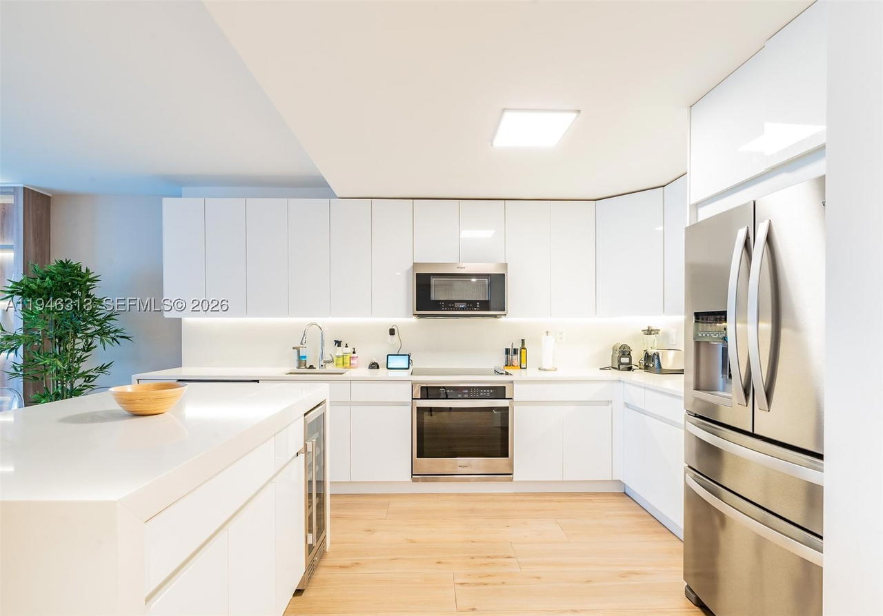 Real estate property located at 2301 Collins Ave #719, Miami-dade, Roney Palace Condo, Miami Beach, FL
