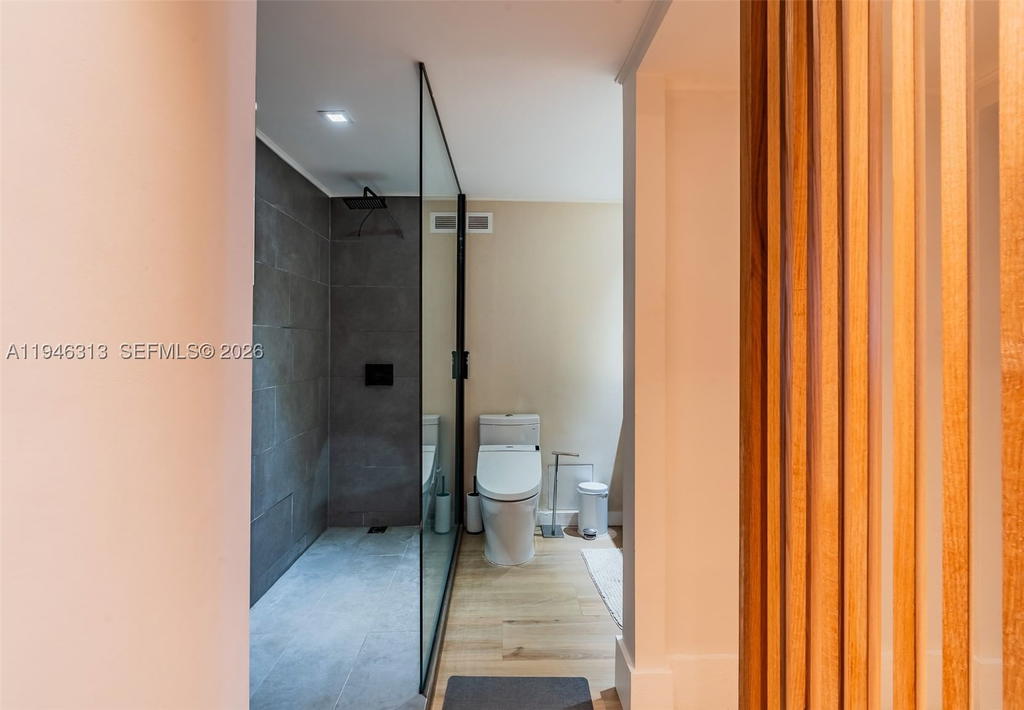 Real estate property located at 2301 Collins Ave #719, Miami-dade, Roney Palace Condo, Miami Beach, FL