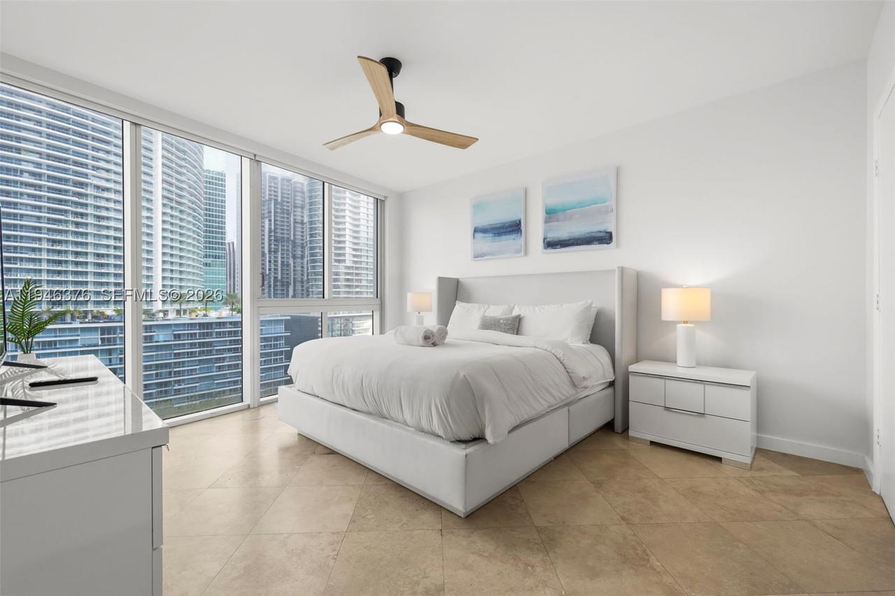 Real estate property located at 485 Brickell Ave #1804, Miami-dade, Icon Brickell Condo No 3, Miami, FL