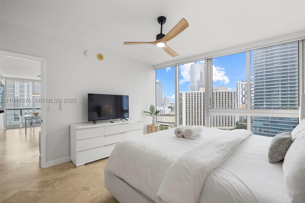 Real estate property located at 485 Brickell Ave #1804, Miami-dade, Icon Brickell Condo No 3, Miami, FL