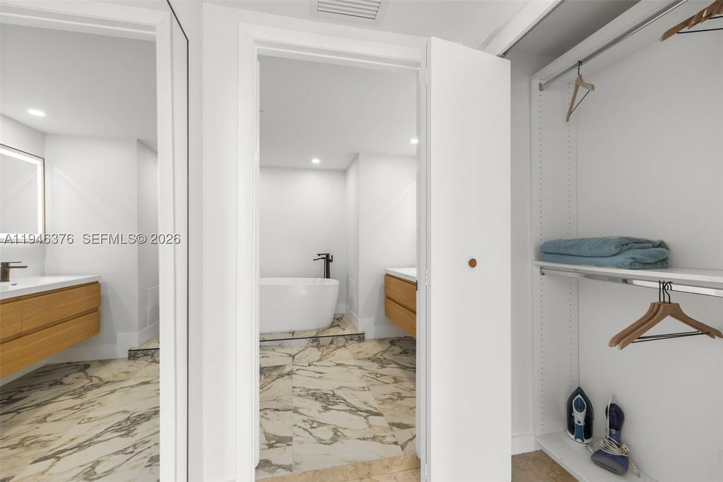 Real estate property located at 485 Brickell Ave #1804, Miami-dade, Icon Brickell Condo No 3, Miami, FL