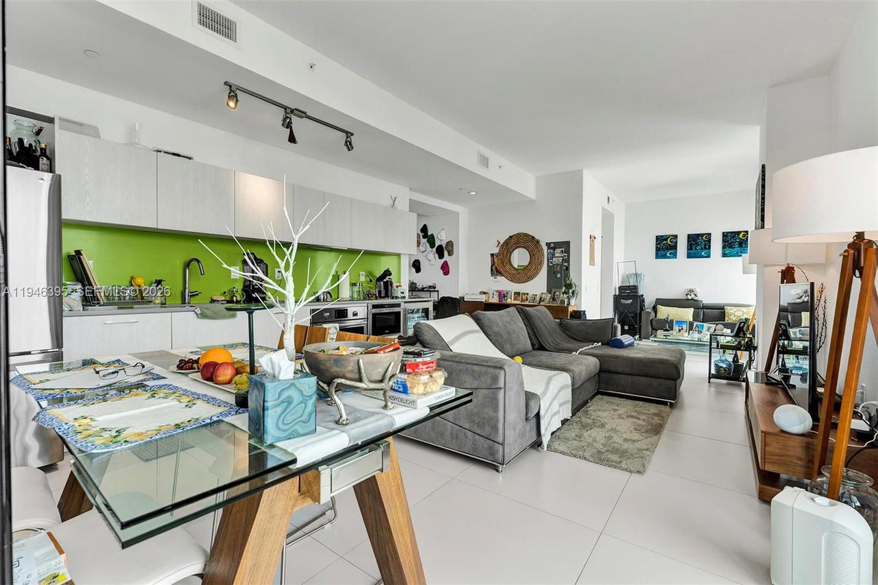 Real estate property located at 501 31 #4305, Miami-dade, Paraiso Bayviews, Miami, FL