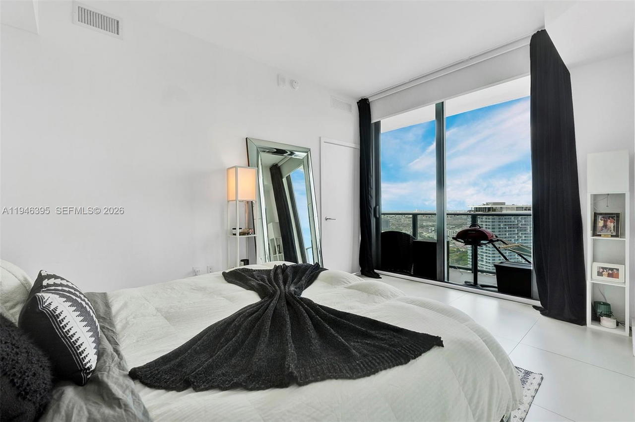 Real estate property located at 501 31 #4305, Miami-dade, Paraiso Bayviews, Miami, FL