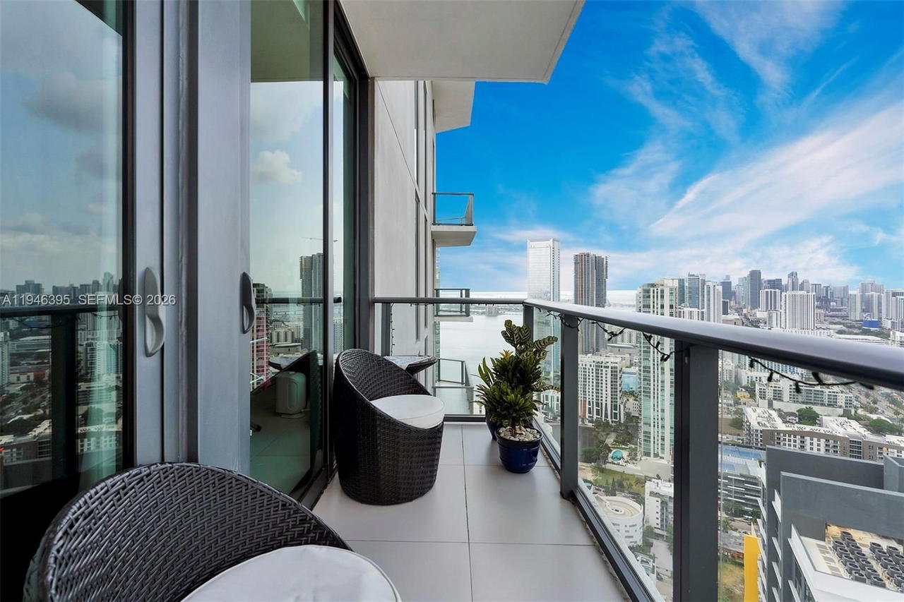 Real estate property located at 501 31 #4305, Miami-dade, Paraiso Bayviews, Miami, FL