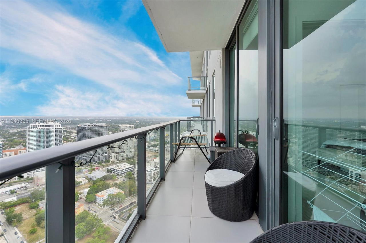 Real estate property located at 501 31 #4305, Miami-dade, Paraiso Bayviews, Miami, FL