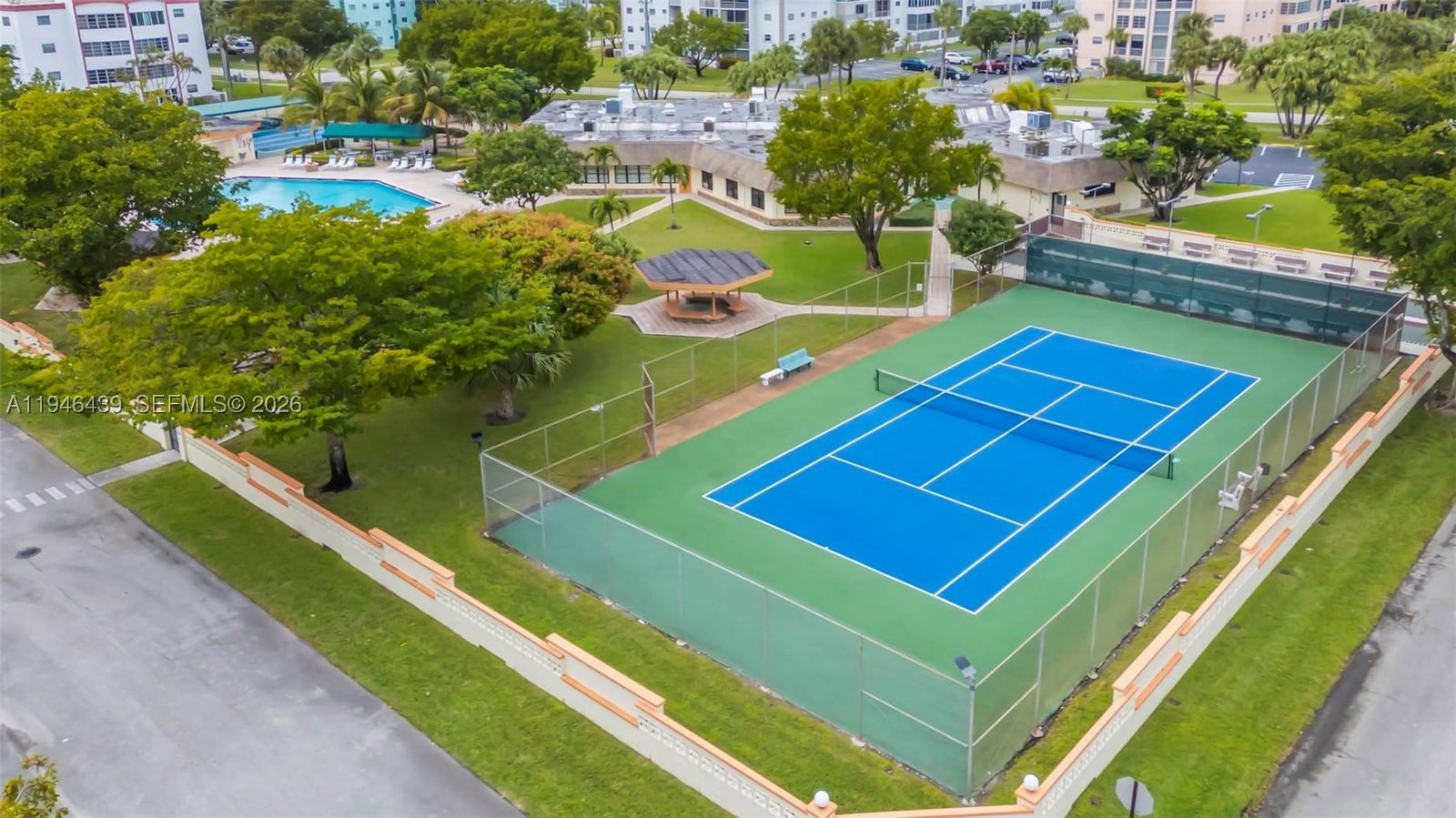 Real estate property located at 3990 42nd Ave #403, Broward, Topaz South Condo, Lauderdale Lakes, FL