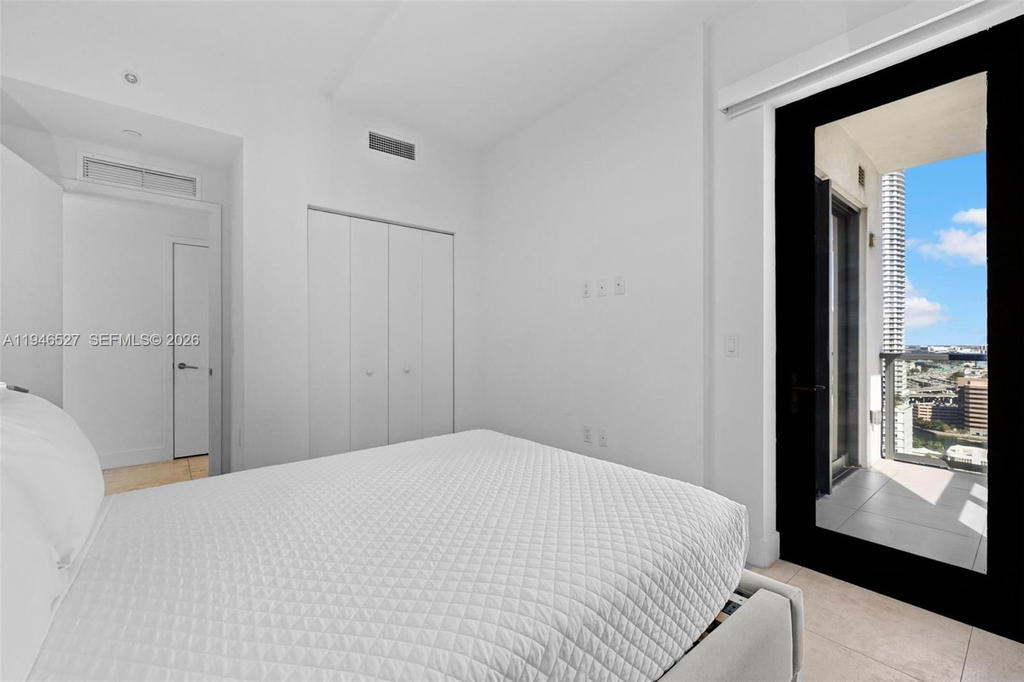 Real estate property located at 239 9th St #2304, Miami-dade, Smart Brickell, Miami, FL