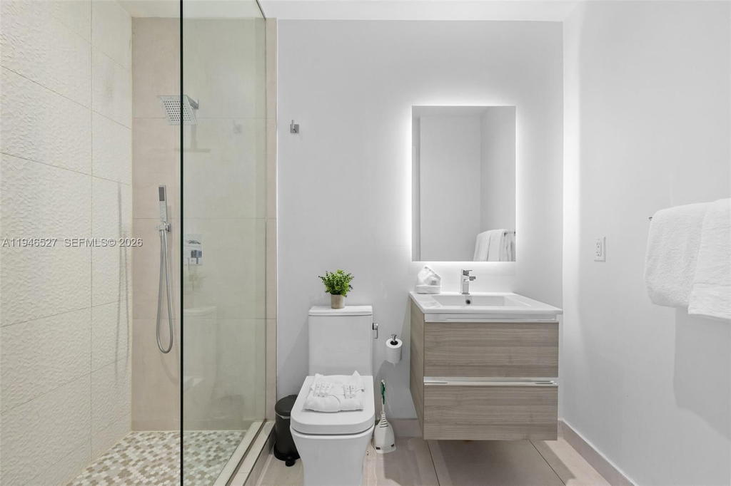 Real estate property located at 239 9th St #2304, Miami-dade, Smart Brickell, Miami, FL