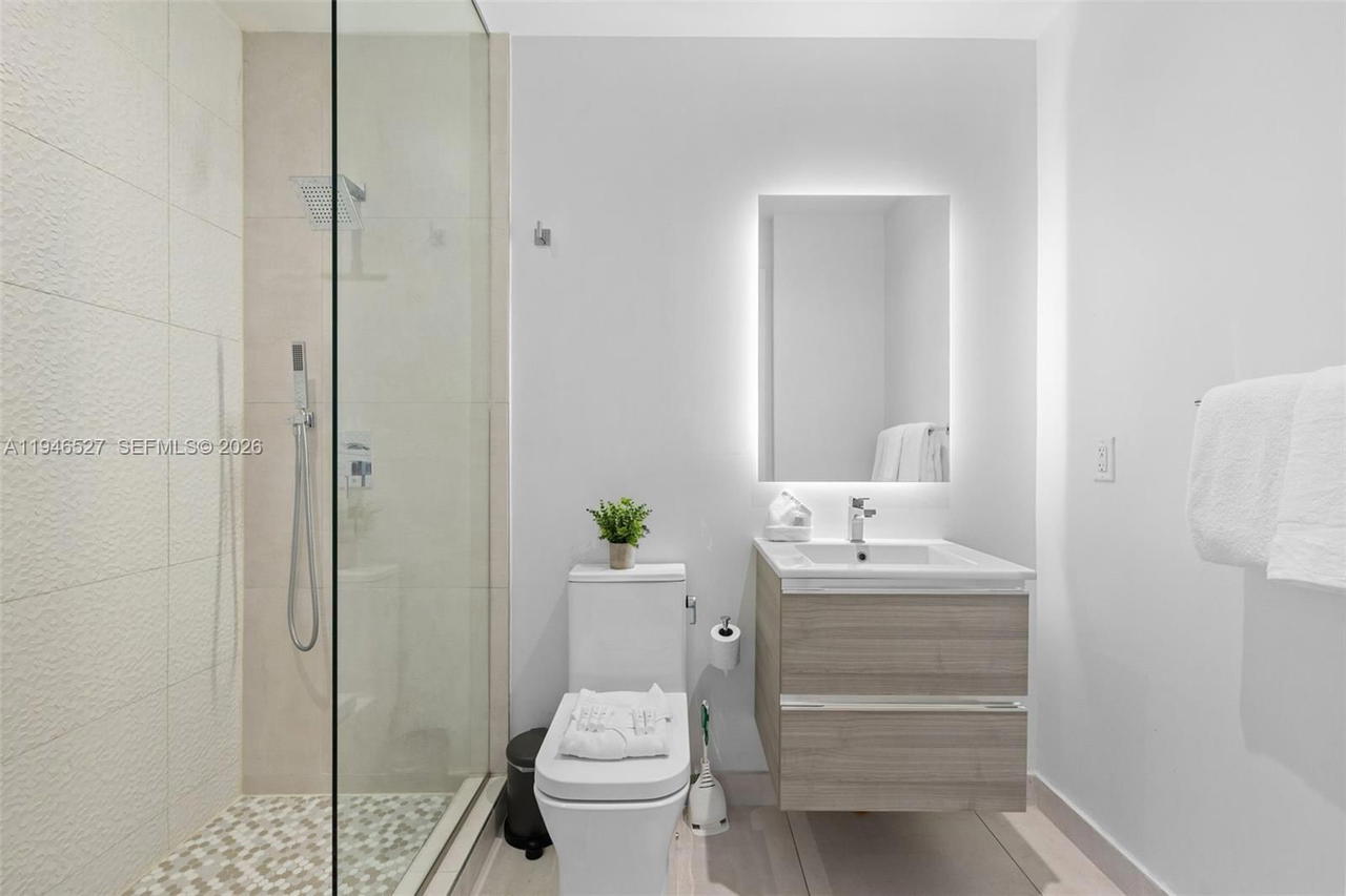 Real estate property located at 239 9th St #2304, Miami-dade, Smart Brickell, Miami, FL
