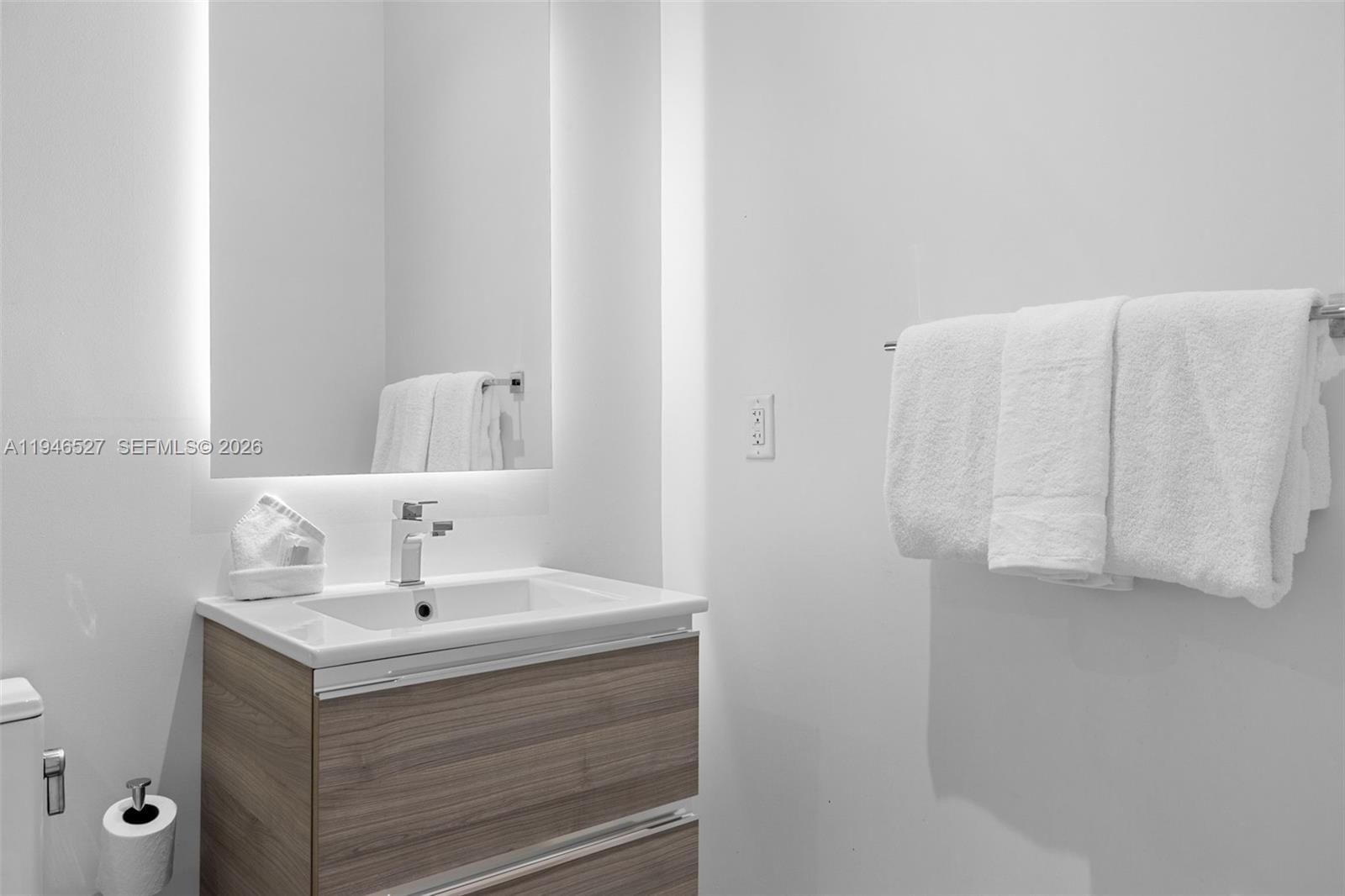 Real estate property located at 239 9th St #2304, Miami-dade, Smart Brickell, Miami, FL
