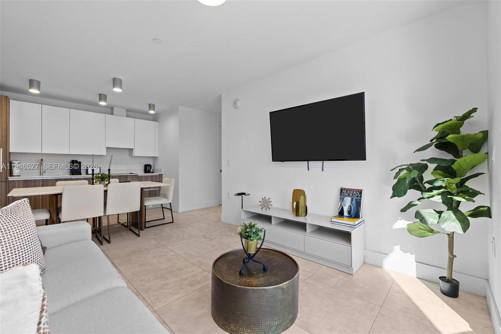 Real estate property located at 239 9th St #2304, Miami-dade, Smart Brickell, Miami, FL