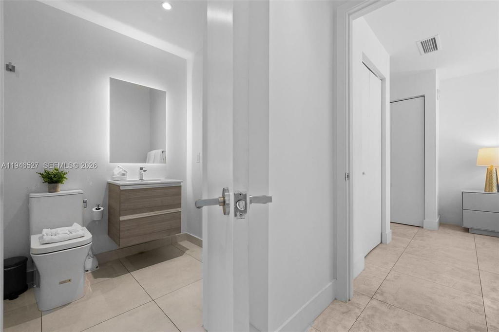 Real estate property located at 239 9th St #2304, Miami-dade, Smart Brickell, Miami, FL