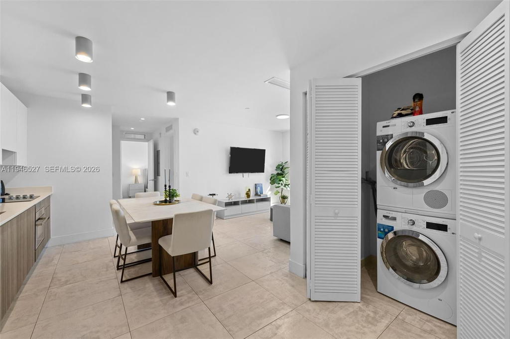 Real estate property located at 239 9th St #2304, Miami-dade, Smart Brickell, Miami, FL