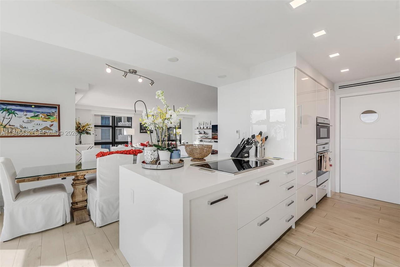 Real estate property located at 1121 Crandon Blvd F802, Miami-dade, Towers Of Key Biscayne Co, Key Biscayne, FL