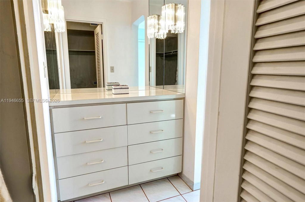Real estate property located at 3010 Marcos Dr R311, Miami-dade, Point East Sec 4 Condo, Aventura, FL