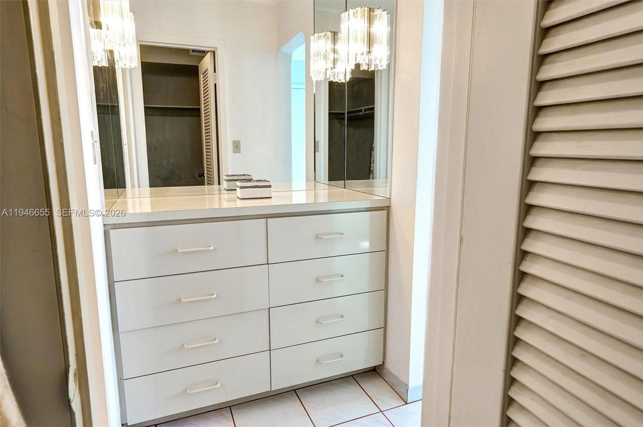 Real estate property located at 3010 Marcos Dr R311, Miami-dade, Point East Sec 4 Condo, Aventura, FL