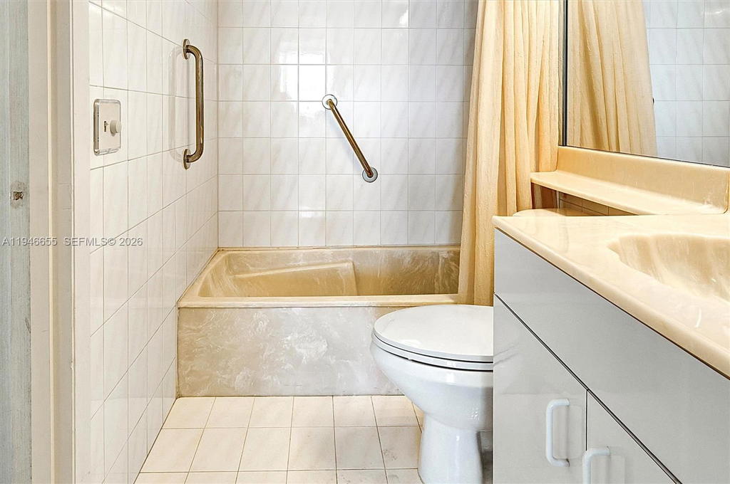 Real estate property located at 3010 Marcos Dr R311, Miami-dade, Point East Sec 4 Condo, Aventura, FL