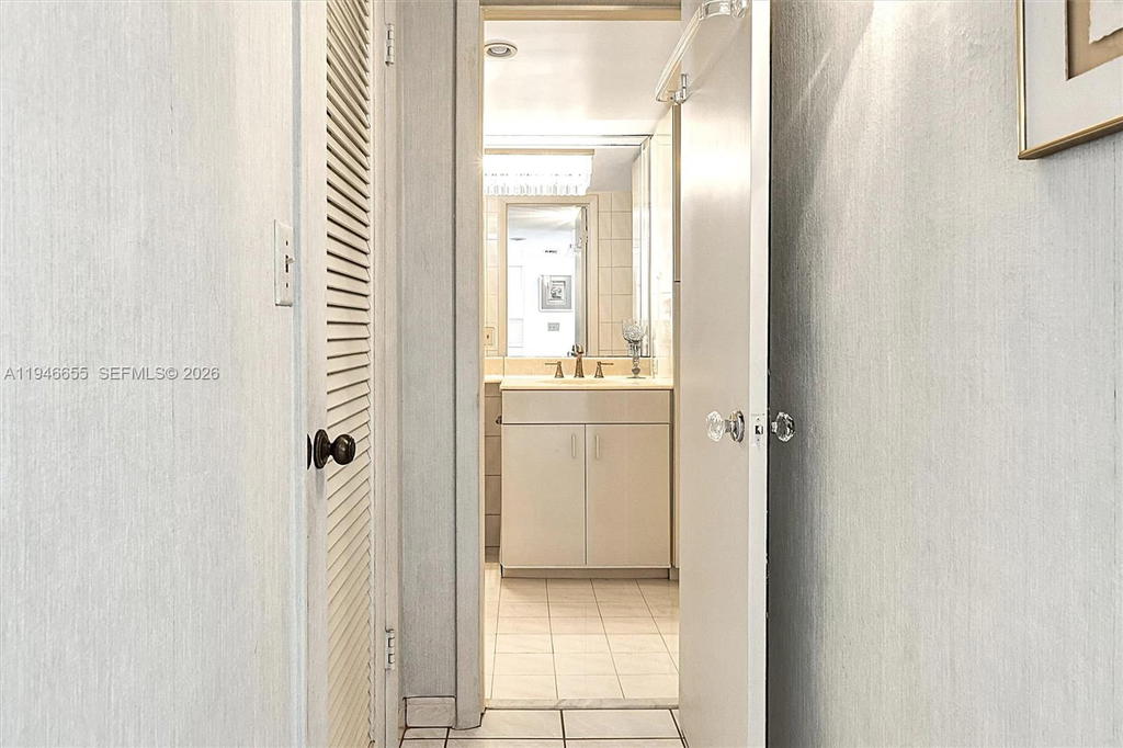 Real estate property located at 3010 Marcos Dr R311, Miami-dade, Point East Sec 4 Condo, Aventura, FL