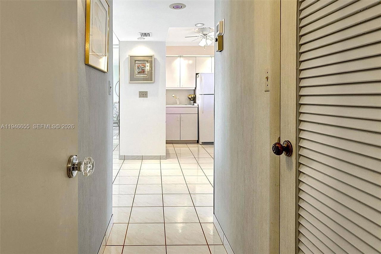 Real estate property located at 3010 Marcos Dr R311, Miami-dade, Point East Sec 4 Condo, Aventura, FL