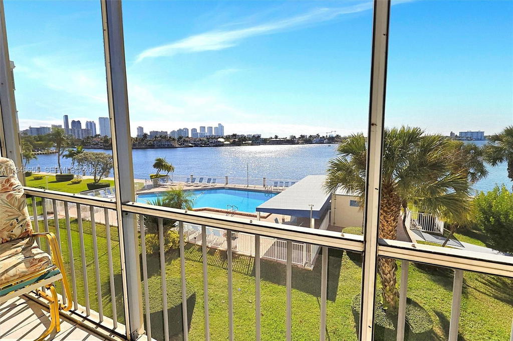 Real estate property located at 3010 Marcos Dr R311, Miami-dade, Point East Sec 4 Condo, Aventura, FL